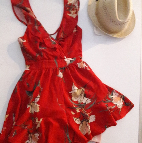 WHO I AM Aura Red Floral Romper Playsuit sx 6 - Picture 2 of 5